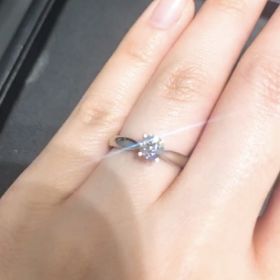 【エクセルコダイヤモンド(EXELCO DIAMOND)の口コミ】 エクセルシアはメインのダイヤモンドの台座のところにも別のダイヤモンド…