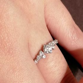 【A・D・A(エー・ディー・エー)の口コミ】 とにかくプラチナの部分が見えないくらい、キラキラの指輪を試着させても…