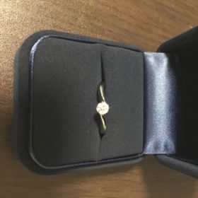 【4℃ BRIDAL(ヨンドシーブライダル)の口コミ】 サイトなどを見ていたときはシンプルなストレートのデザインが良いと思い…