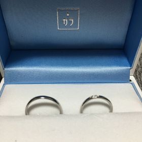 【GALA JEWELRY(ガラジュエリー)の口コミ】 男性ものはシンプル、女性側はダイヤモンドが上品に輝いている点です。特…