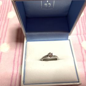 【GALA JEWELRY(ガラジュエリー)の口コミ】 とにかく可愛くてリーズナブルだったことが決め手でした。メインダイヤが0…