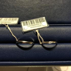 【銀座ダイヤモンドシライシの口コミ】 指輪のデザインがよかったです。
今流行りのウェーブやv字で迷いましたが…