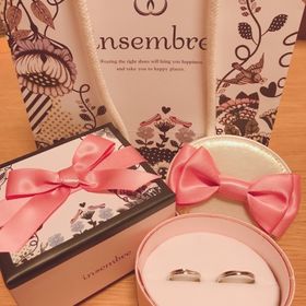 【insembre(インセンブレ)の口コミ】 デザインと、内側の靴の彫刻に『早くお家に帰ってきてね』という意味があ…