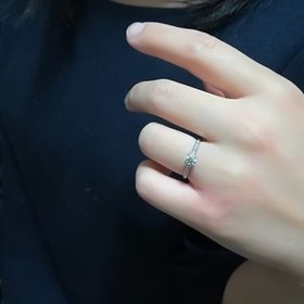 【GALA JEWELRY(ガラジュエリー)の口コミ】 4C の中でもカラーを重視して予算内でD のものを選ぶことができました。ク…