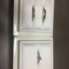 【LUCIE(ルシエ)の口コミ】 デザインとダイヤの輝きが素敵で
両サイドのピンクメレダイヤがお気に入り…