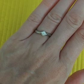 【4℃ BRIDAL(ヨンドシーブライダル)の口コミ】 ダイヤとリングのバランスがよく、ゴージャスにみえる感じがすきでした。…