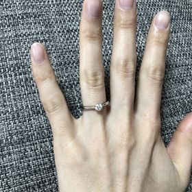 【銀座ダイヤモンドシライシの口コミ】 シンプルなデザインのものを探していました。
様々な種類の中から、シンプ…