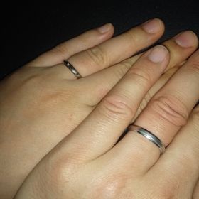 【アイプリモ(I-PRIMO)の口コミ】 色々なデザインの指輪を見ていく中で、妻がデザインを気に入ったために決…