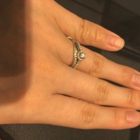 【エクセルコダイヤモンド(EXELCO DIAMOND)の口コミ】 華やかさのあるデザインが多くどれにするか迷いましたが、色々と試着した…