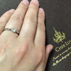 【CHER LUV(シェールラブ)の口コミ】 シンプルなデザインと指輪の花言葉と愛言葉が決め手。
色々なデザインの中…