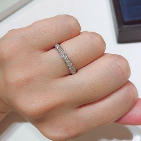 【4℃ BRIDAL(ヨンドシーブライダル)の口コミ】 マリッジリングはキラキラのハーフエタニティで探していました。ダイヤの…