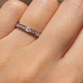 【ブルガリ(BVLGARI)の口コミ】 ハーフエタニティリングの、輝きが強く感じられる爪留めのタイプを探して…