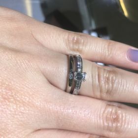 【ORECCHIO(オレッキオ)の口コミ】 スタイリッシュな印象のあるリングであり、特にエンゲージリングは華やか…
