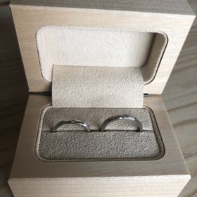 【uchimari(ウチマリ)の口コミ】 指に落ち着くリングが欲しく6角形にしました。 自分たちで作った傷やカタ…