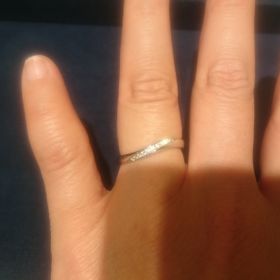 【4℃ BRIDAL(ヨンドシーブライダル)の口コミ】 4℃ブライダルの指輪はどれも可愛らしかったですがウェーブの指輪が特に可…
