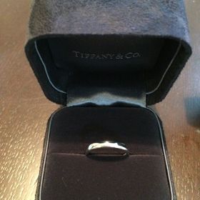 【ティファニー(Tiffany & Co.)の口コミ】 シンプルで、家事や育児、仕事にも支障をきたさない指輪を探していました…