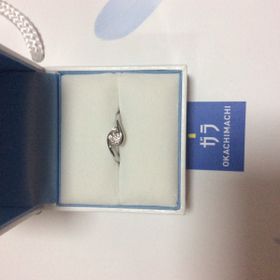 【GALA JEWELRY(ガラジュエリー)の口コミ】 彼女は、洋服に引っかからないタイプを探して、デザインとダイヤの大きさ…