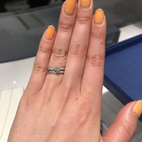 【銀座ダイヤモンドシライシの口コミ】 婚約指輪も、婚約指輪も、ダイヤモンドが入っているけど、ギラギラしない…