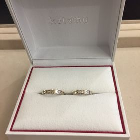 【Katamu(カタム)の口コミ】 婚約指輪のパヴェオショコラのジョワ(ゴールド)と重ね着けしても違和感の…