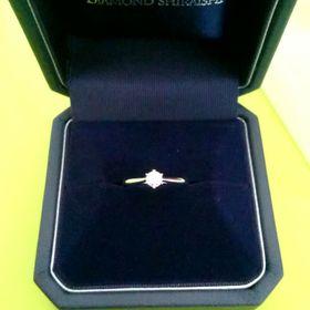 【銀座ダイヤモンドシライシの口コミ】 シンプル過ぎず派手すぎないデザインがいいなと思ったのと、ダイヤの部分…