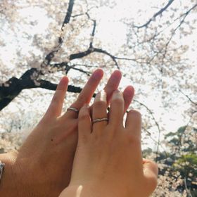 【COLANY(コラニー)の口コミ】 男性の指輪もマット素材に加工出来き、女性の指輪もねじり具合も石のバラ…