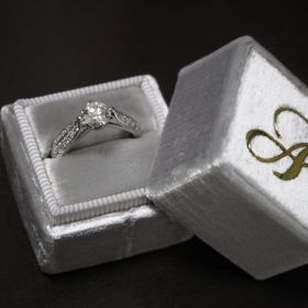 【WATANABE / 卸商社直営　渡辺の口コミ】 デザイン、ダイヤモンドの質と、価格帯です。百貨店のブランドもまわりま…