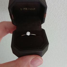 【アイプリモ(I-PRIMO)の口コミ】 数ある指輪の中でも、一番デザイン性に優れていたので、こちらの商品を選…