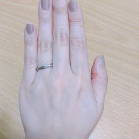 【ラザール ダイヤモンド(LAZARE DIAMOND)の口コミ】 リングの位置を変えると、ダイヤの位置が変わり、いろんな印象を与えてく…