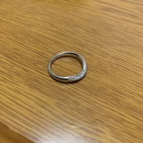 【銀座ダイヤモンドシライシの口コミ】 何店舗かつけさせてもらいましたが普段指輪をつけないので違和感がありま…