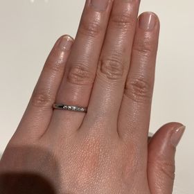 【ラザール ダイヤモンド(LAZARE DIAMOND)の口コミ】 プラチナが綺麗で重圧感がある
ダイヤが綺麗
メレダイヤもとても輝いてい…