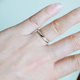 【アイプリモ(I-PRIMO)の口コミ】 10年目のお祝いで指輪を買いました。
毎日つけれる指輪が良いため、キラキ…