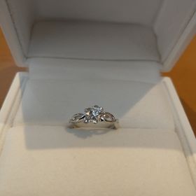 【ジュエリー東京の口コミ】 複数のお店で婚約指輪を見させて頂きましたが、一目見てデザインに惚れ込…