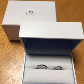 【GALA JEWELRY(ガラジュエリー)の口コミ】 表面にデザインが入っているので、少し個性的で綺麗だなと思いました。
ま…