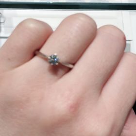 【銀座ダイヤモンドシライシの口コミ】 ダイヤモンドにこだわったので、周りのリングをシンプルなものにしました…