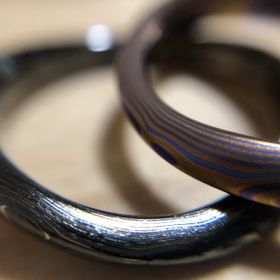 【SORA(ソラ)の口コミ】 結婚指輪にカラーがついたものがあるのが衝撃で一目惚れしました。他には…