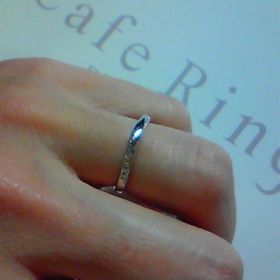 【CAFERING(カフェリング)の口コミ】 完全に旦那さんの趣味です。
婚約指輪は私が選んだので結婚指輪はお揃いで…
