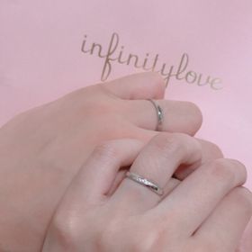 【BRIDGE(ブリッジ)の口コミ】 なにより1番最初に見た印象と、２人の指に似合うことでした。
２人で一緒…