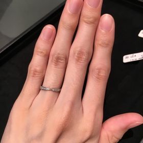 【ティファニー(Tiffany & Co.)の口コミ】 ハーモニーのハーフエタニティのタイプは、まるでリボンのような形で、可…