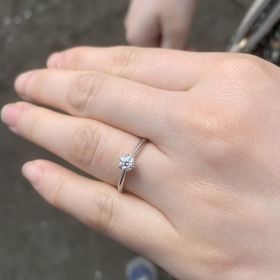 【銀座ダイヤモンドシライシの口コミ】 彼女のお気に入りの指輪を買ってあげたいのでダイヤのみの購入でリングを2…