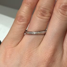 【アイプリモ(I-PRIMO)の口コミ】 ストレートの形で、ダイヤがキワから真っ直ぐ綺麗なラインで埋め込まれて…