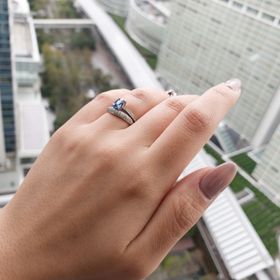 【ブルガリ(BVLGARI)の口コミ】 指が太く肉付きがいいため、ストレートの指輪が似合わず、カーブのあるデ…