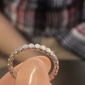 【RosettE(ロゼット)の口コミ】 婚約指輪もせっかくだから普段使いできるデザインを探してました。この指…