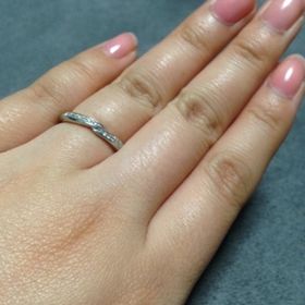 【エクセルコダイヤモンド(EXELCO DIAMOND)の口コミ】 結婚式場からの紹介で訪問しました。普段アクセサリーは着用しないため、…
