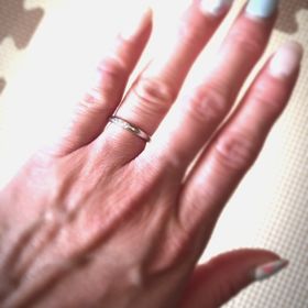 【canal4℃(カナルヨンドシー)の口コミ】 とにかく丸みを帯びたつるりとしたデザインで、余計なストーンや彫刻もな…