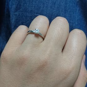 【俄(にわか)の口コミ】 メレダイヤが付いている物が良いという希望のみでしたが、木漏れ日のアン…