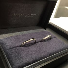 【ラザール ダイヤモンド(LAZARE DIAMOND)の口コミ】 デザインに一目惚れしました！
婚約指輪は他ブランドだったのですが、婚約…