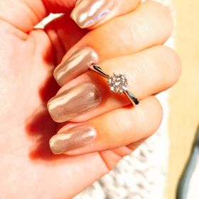 【ラザール ダイヤモンド(LAZARE DIAMOND)の口コミ】 とにかく王道でシンプルなものにしたいと思い、こちらのデザインに。特に…