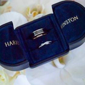 【ハリー・ウィンストン(Harry Winston)の口コミ】 婚約指輪と重ねづけしてキレイな指輪で、デザイン性のある指輪を探してい…