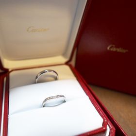 【カルティエ(Cartier)の口コミ】 エタニティで華奢なデザインを探していました。
センターストーンのみだと…