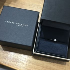 【ラザール ダイヤモンド(LAZARE DIAMOND)の口コミ】 手が小さく指も短いためリングが細いもの、またこれから購入予定の結婚指…